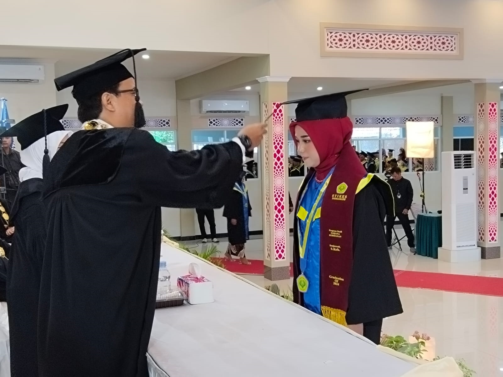 STIKes Indramayu Lantik dan Ambil Sumpah 52 Wisudawan