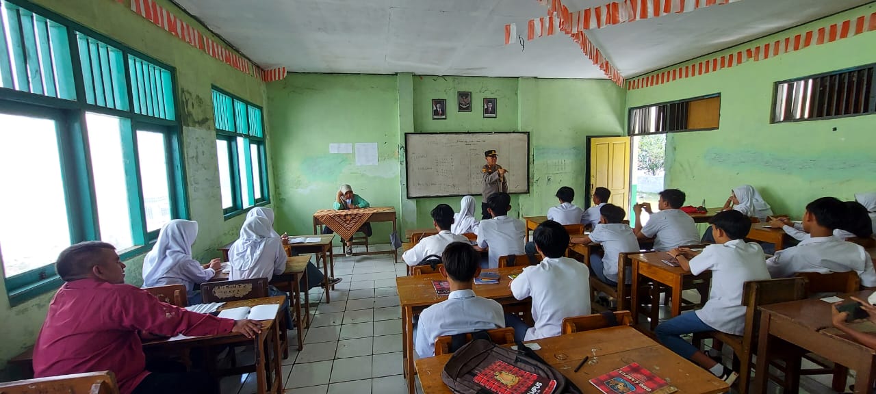 Kapolsek Talun Berikan Penyuluhan Kepada Pelajar SMK