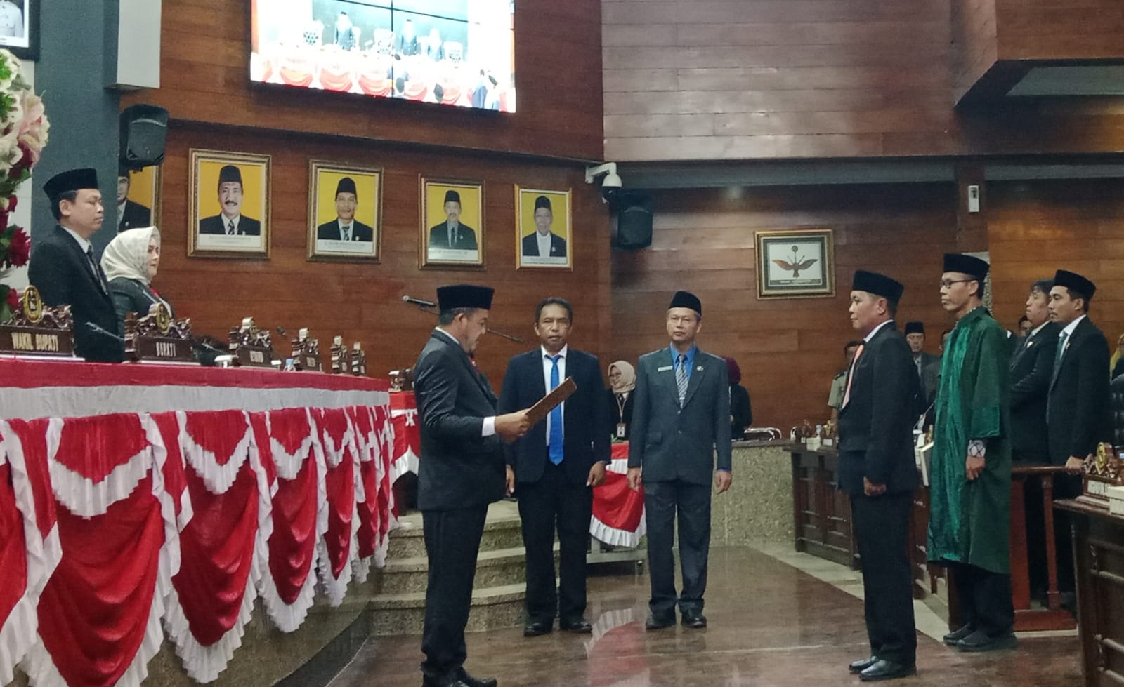 Resmi Dilantik Jadi Aleg, H Carwan Siap Bersinergi Membangun Indramayu