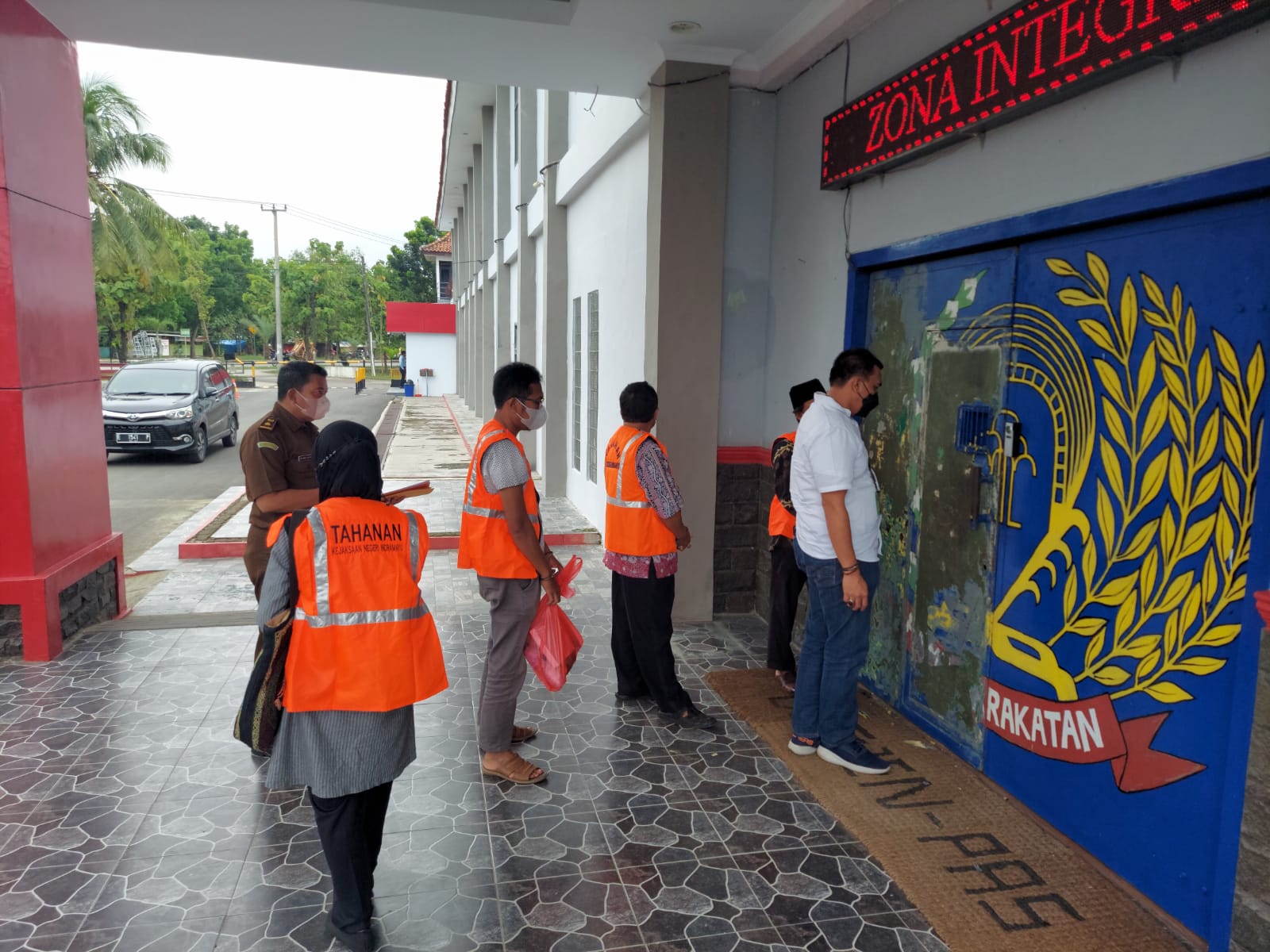 Resmi Tahan 4 Tersangka Dugaan Tindak Pidana Korupsi Pengadaan Makan Minum Rumah Santri Tahfid