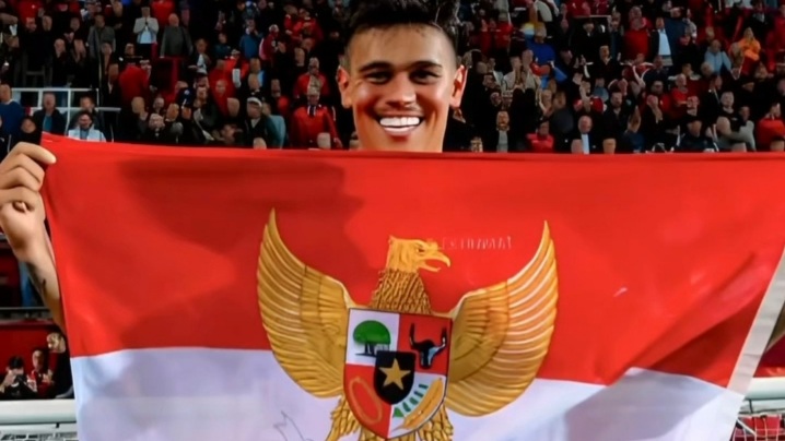 Mees Hilgers Bentangkan Bendera Indonesia dengan Bangga, Kode Siap Bela Timnas Lawan Bahrain 