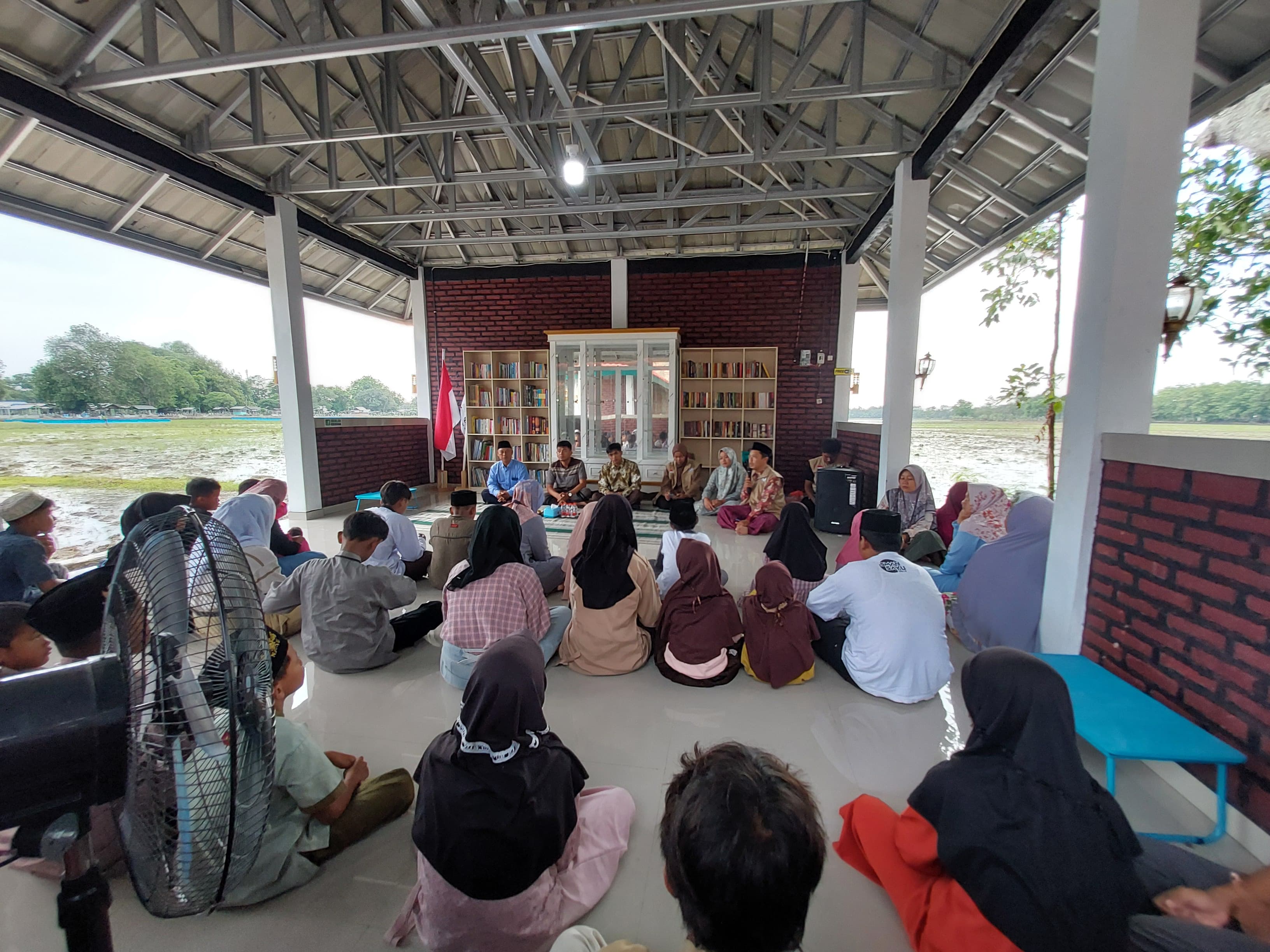 OMOJ dan Perpustakaan S16 Perkenalkan Program Anak Asuh untuk Dukung Pendidikan Anak Yatim