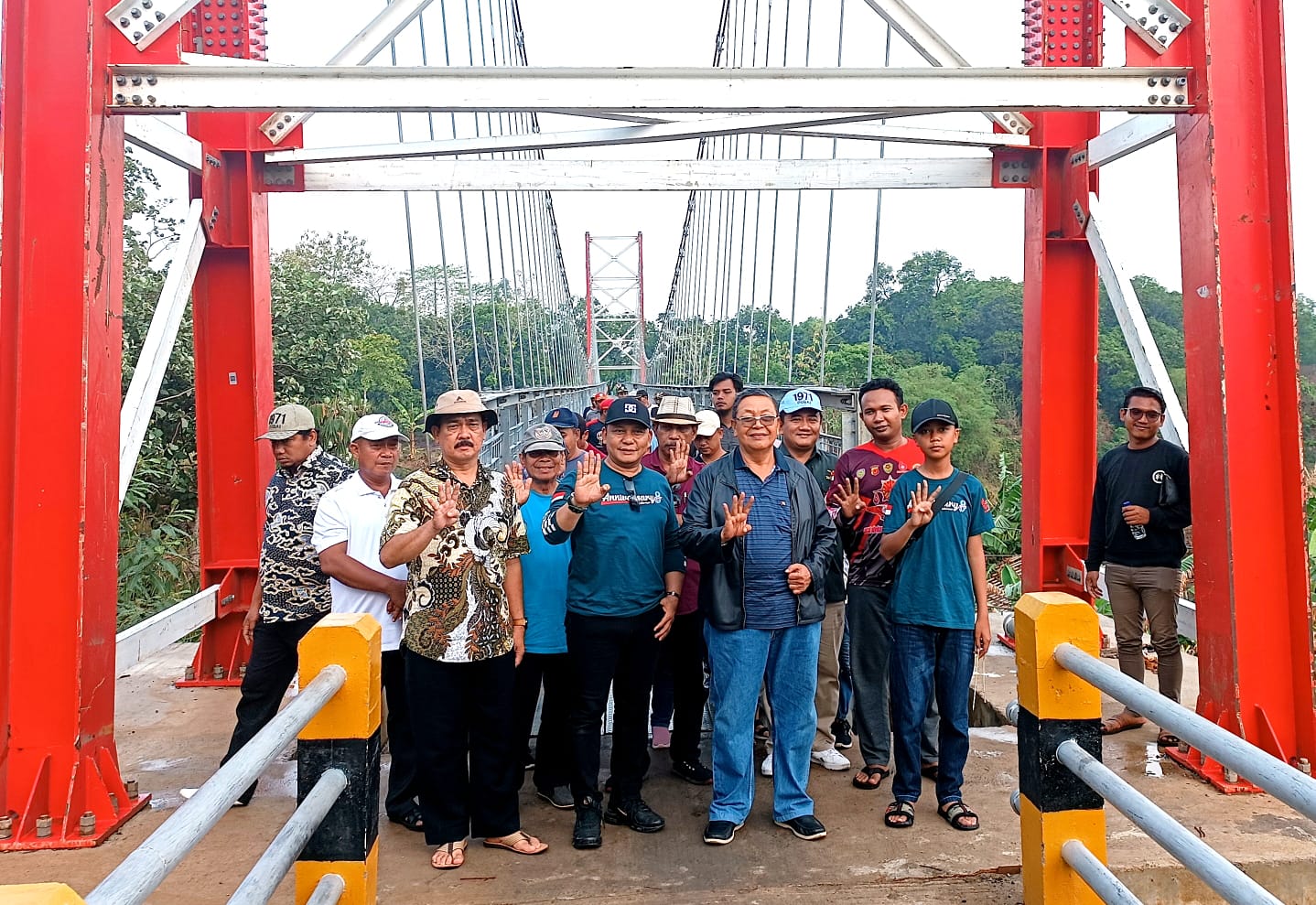 Jembatan Gantung Desa Baleraja Selesai Dibangun. Dewa : Bermanfaat Bagi Warga Indramayu dan Subang