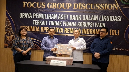 Kejari Indramayu Serahkan Uang Hasil Sitaan Tipikor BPR KRI Senilai Rp2,7 M Ke LPS