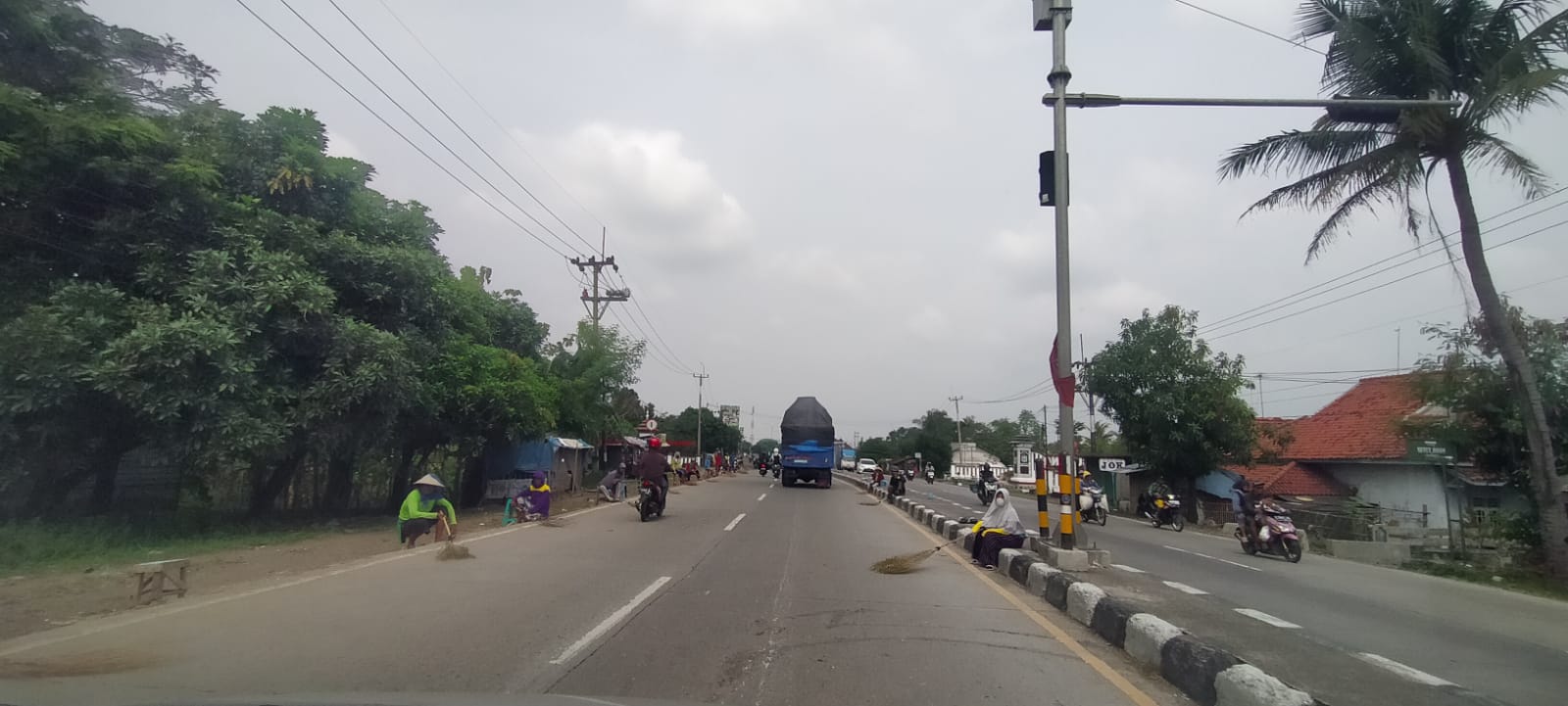 Jembatan Sewo Penuh, Pengalap Tawur Mengular Ratusan Meter