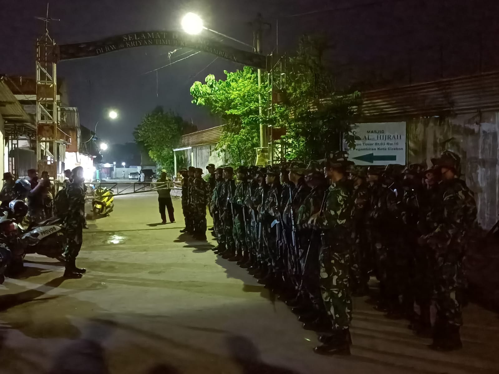 Arhanudse dan Kodim Kota Cirebon Patroli Bawa Senjata Lengkap, Cari Geng Motor