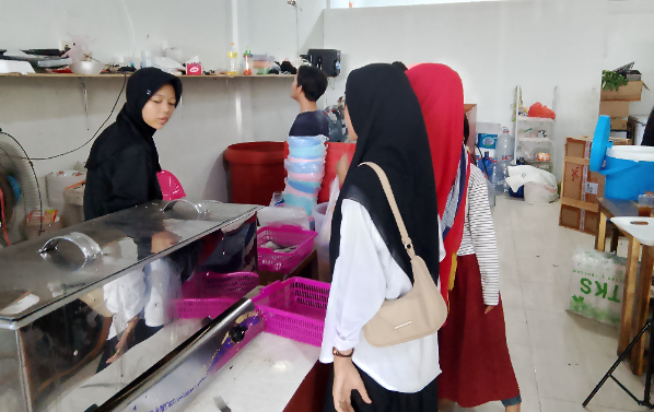 Viral Bakso Prasmanan di Indramayu, 15 Ribu Udah Kenyang Banget!