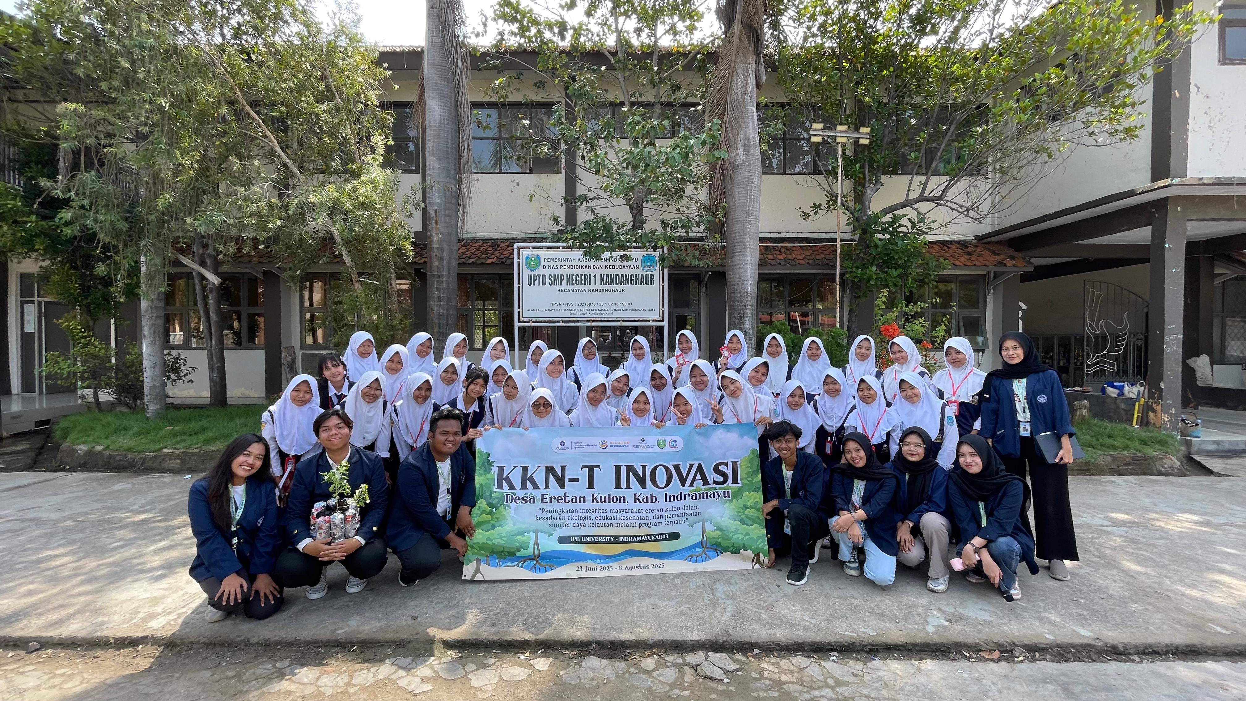 Cerdas Kelola Sampah, Mahasiswa KKNT IPB Gelar Edukasi Ecobrick di Kandanghaur 