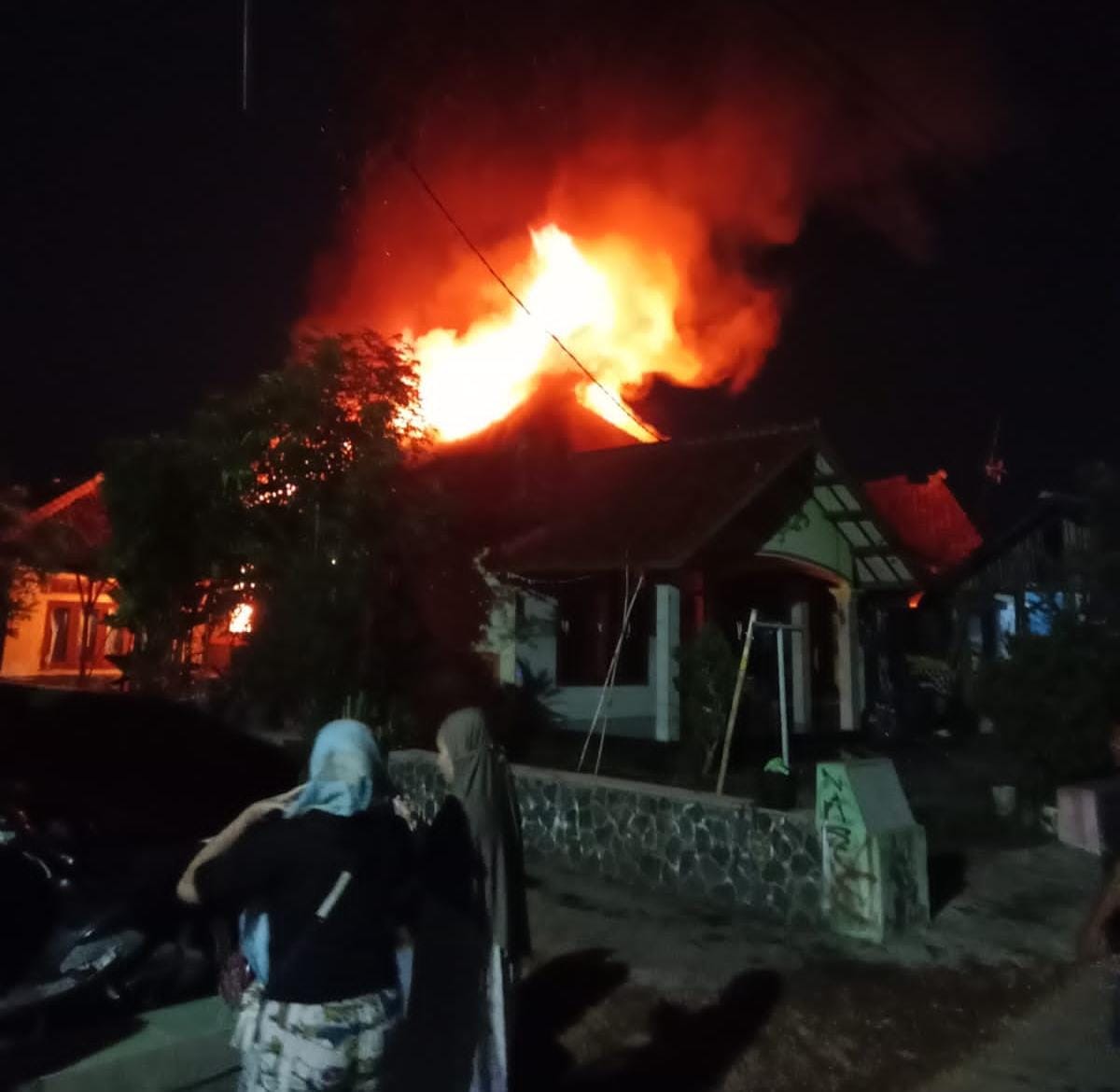 Diduga Konsleting Listrik, Rumah PNS Ludes Terbakar