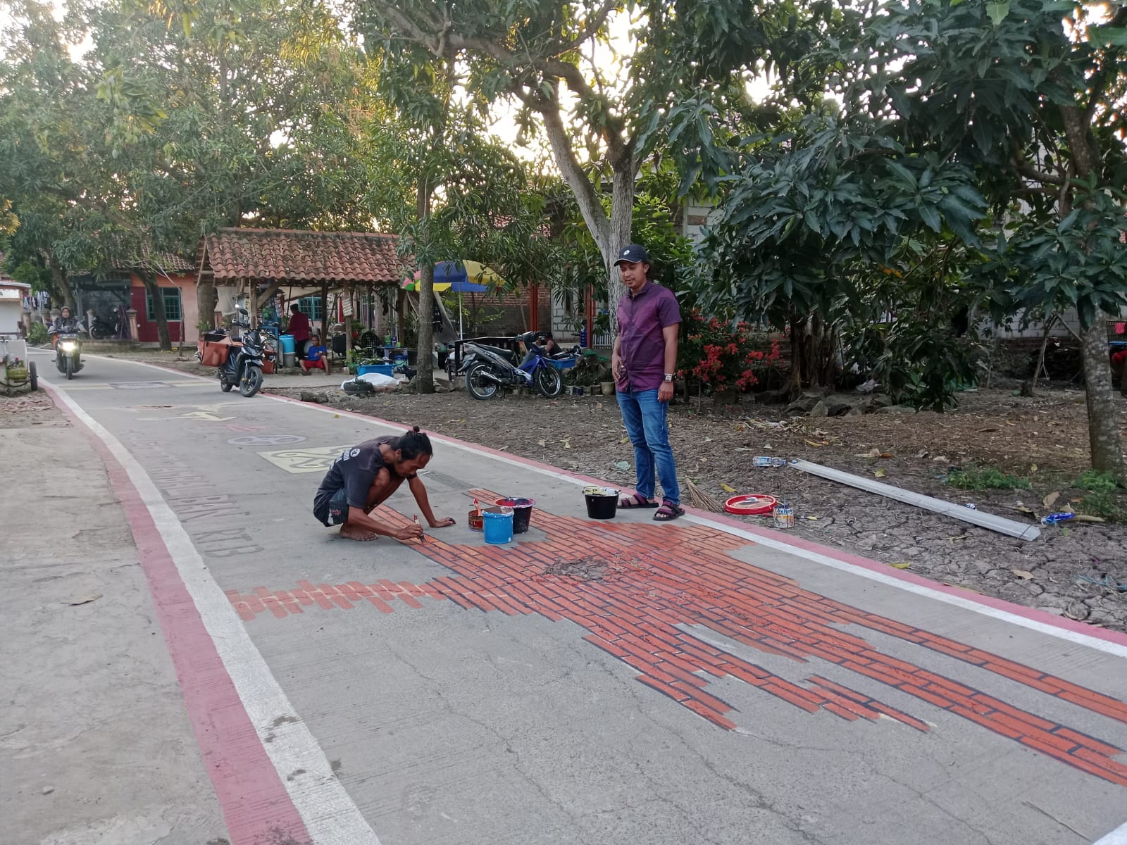 Sambut HUT RI ke-80 Warga Krasak Antusias Hiasi Jalan Desa