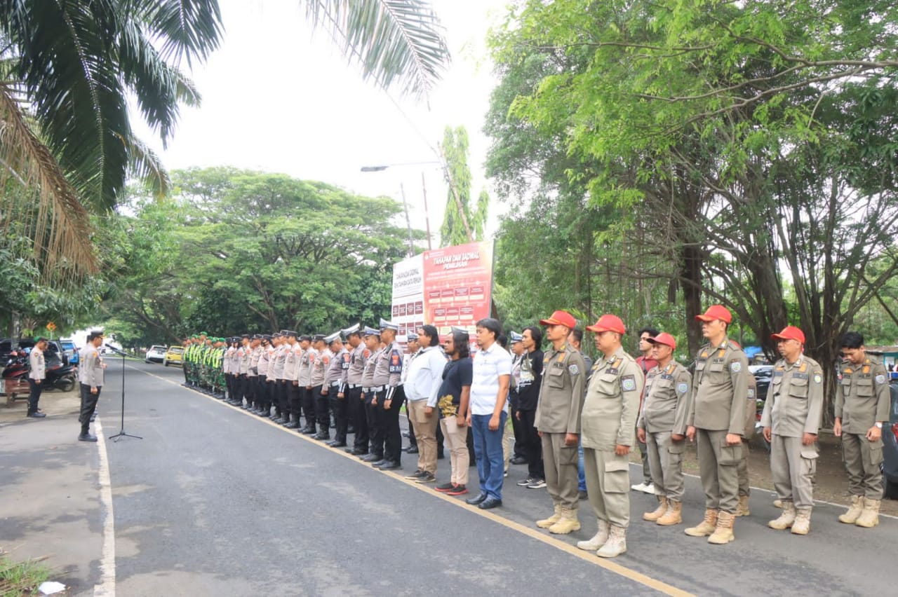 Ratusan Personel Gabungan Amankan Rapat Pleno Rekapitulasi Hasil Pilkada 2024 Tingkat Kabupaten Indramayu