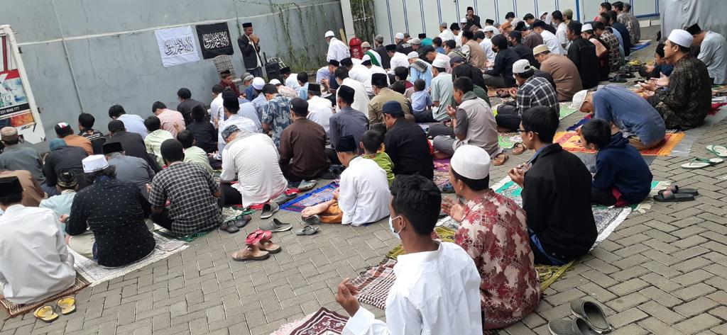 Pagi Tadi, Komunitas Cinta Nabi dan Cinta Rosul Gelar Sholat Ied  