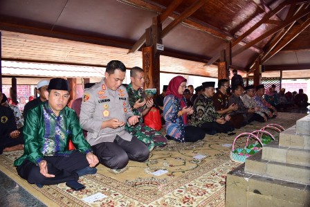 Bupati Ajak Masyarakat Jaga Kondusivitas Daerah, Rangkaian Hari Jadi, Ziarah ke Makam Pendiri Indramayu