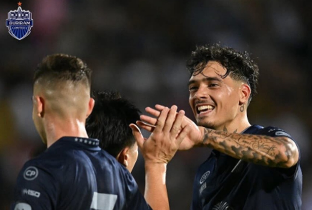 Debut Manis! Shayne Pattynama Raih Rating Positif Setelah Buriram United Menang 3-2 Lawan Lamphun Warrior!