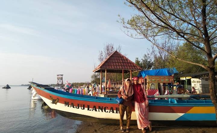 Awal Mula Pengelolaan dan Pengembangan Pantai Karangsong sebagai Obyek Wisata