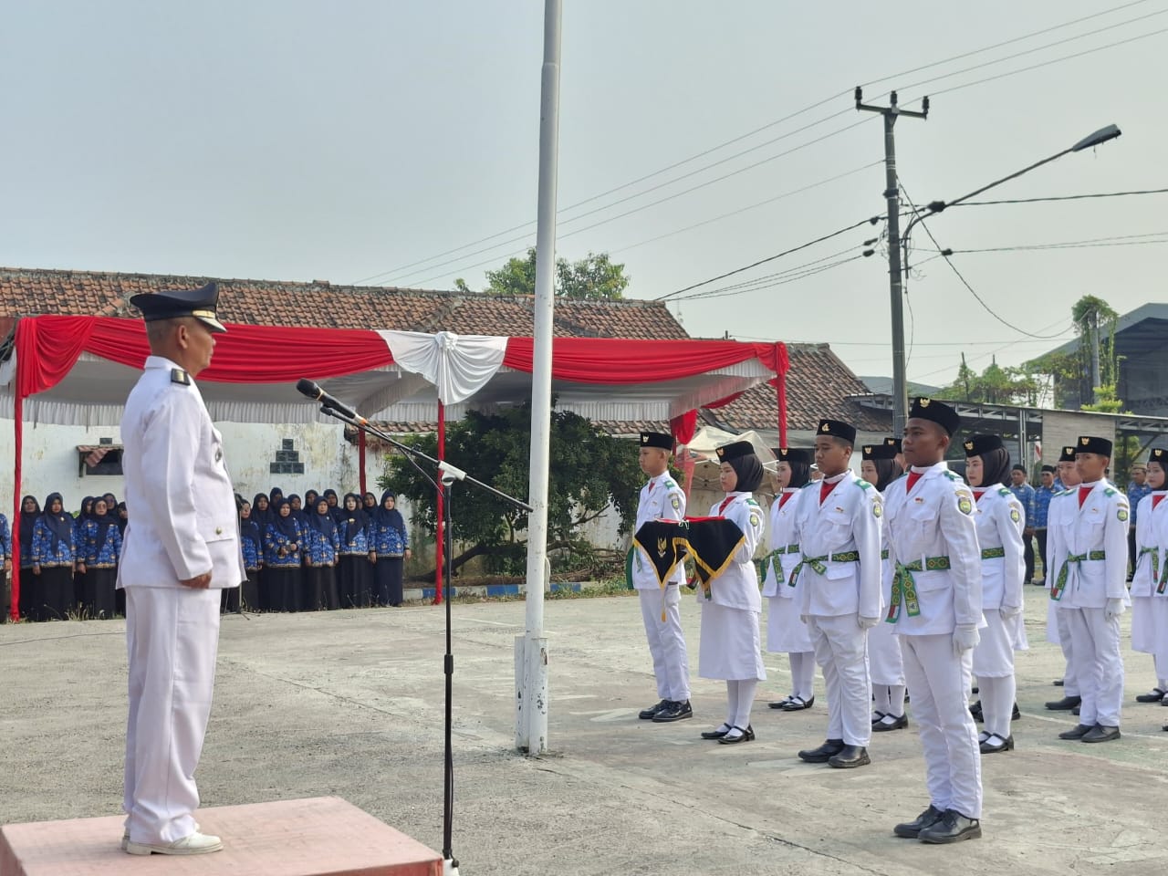 Paskibra SMP Nurul Halim Widasari Sukses Kibarkan Sang Merah Putih Pada Upacara HUT ke -81 RI 