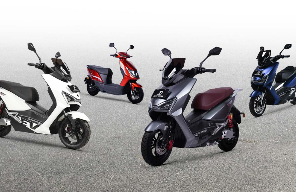 Harga Murah Baterai Awet! Inilah 10 Motor Listrik yang Akan Menguasai Jalanan 2025!