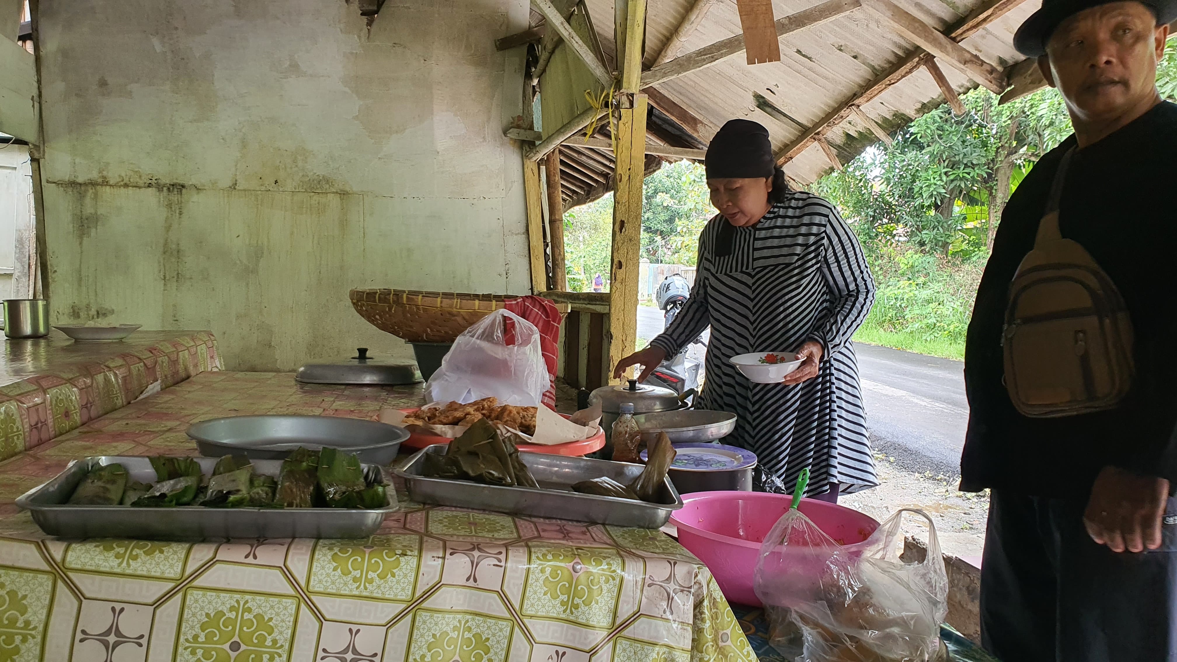 Burbacek Makam 25, Sensasi Gurih Pedas Andalan Warga Indramayu Saat Ramadan