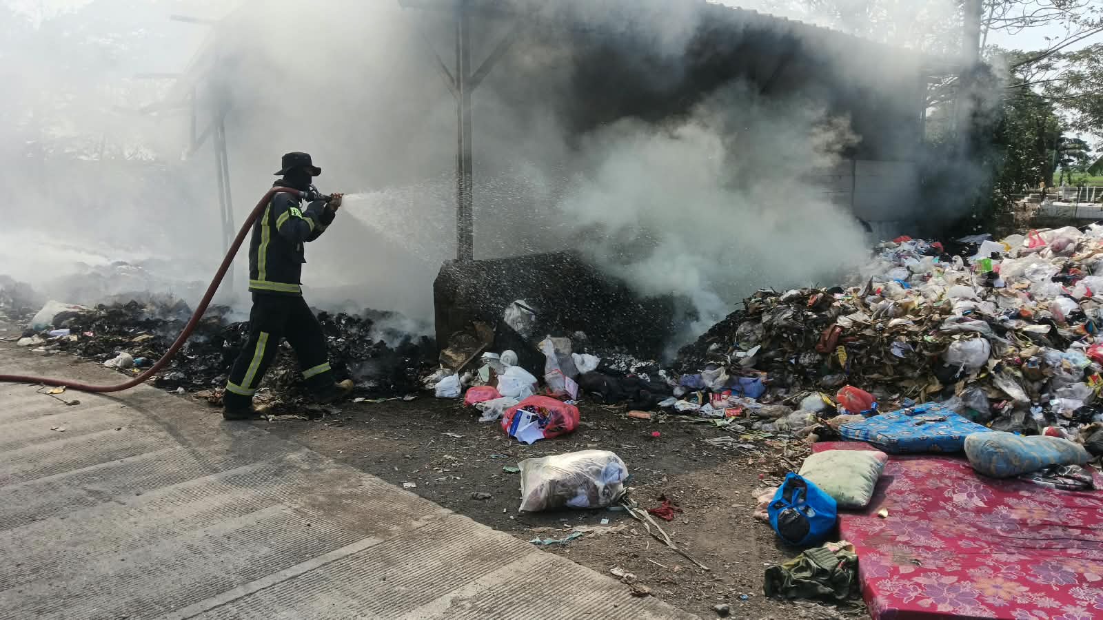 Dua Kebakaran Terjadi dalam Sehari di Indramayu, Gudang dan TPS Dilalap Api