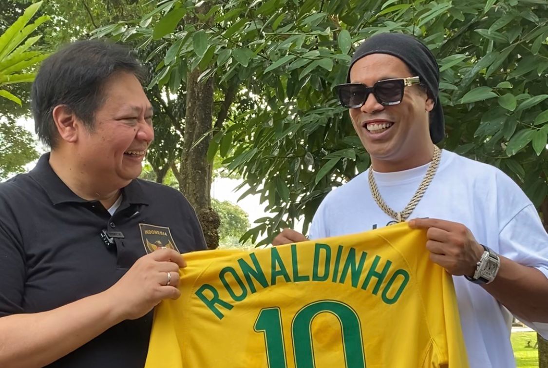  Menko Airlangga Bertemu Ronaldinho, Bahas Seputar Sepak Bola