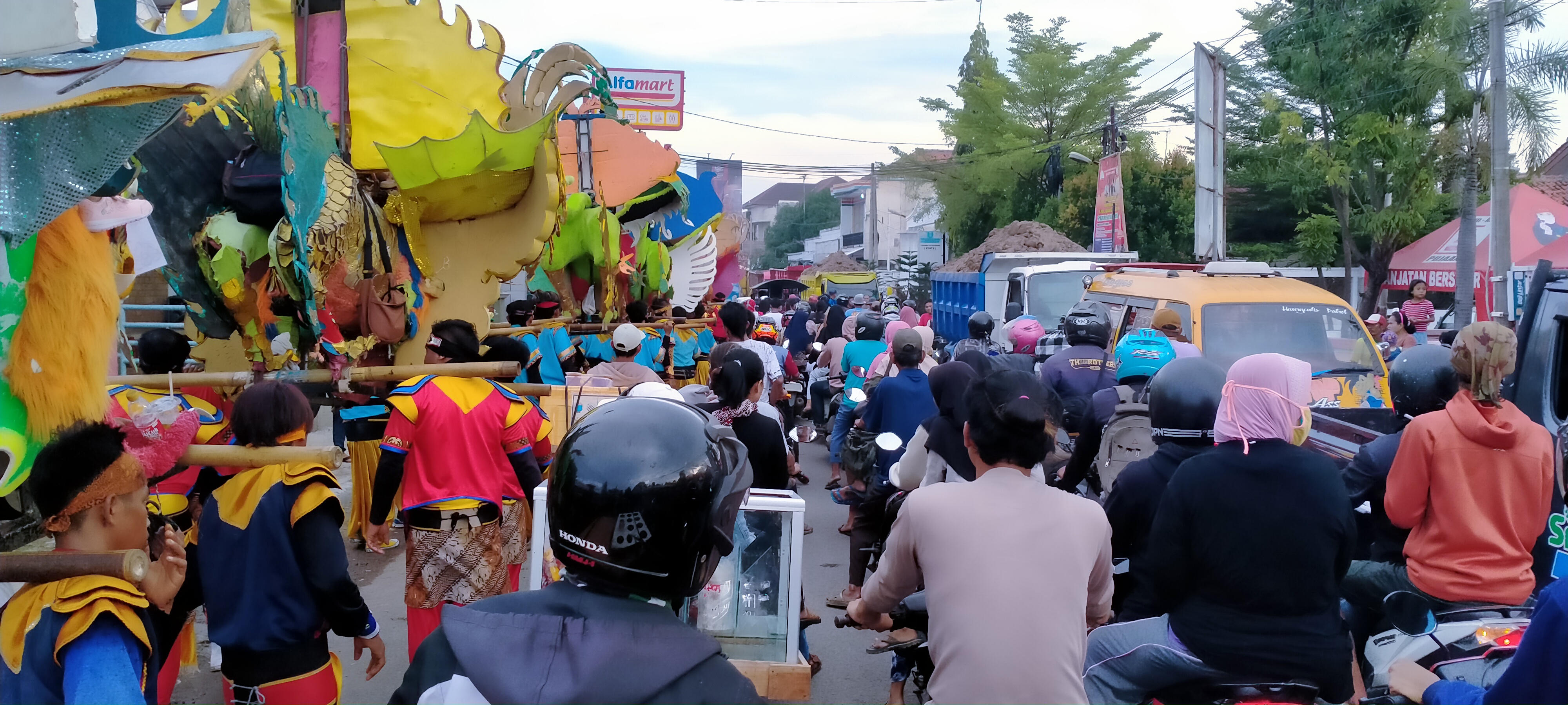 Pesta Hajatan Bikin Macet, Minta Arak-Arakan Dibatasi