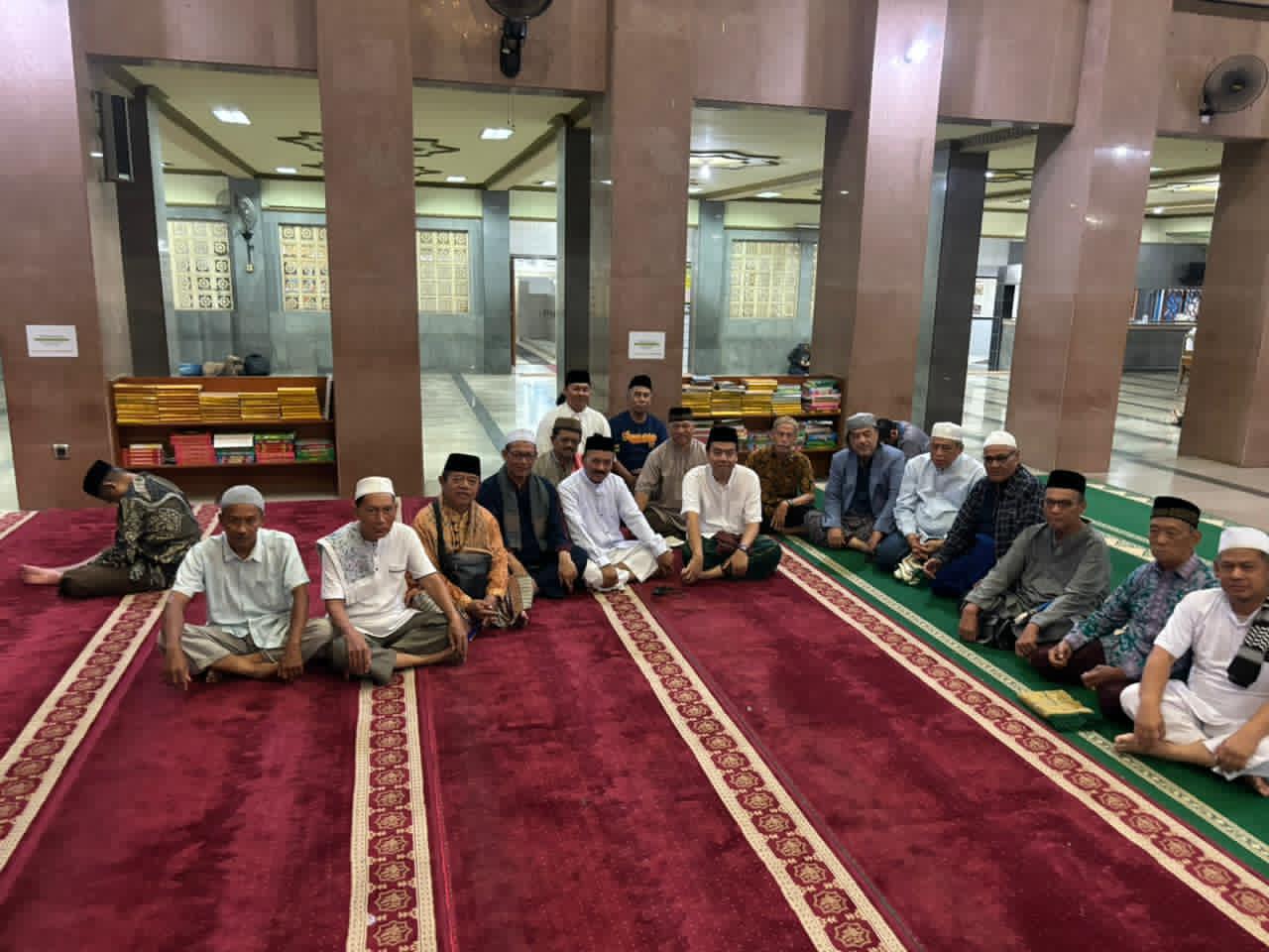 Suhendrik Gabung Gemas, Bertemu Tokoh Cirebon di Masjid Attaqwa