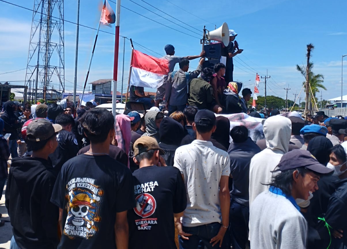 Warga Krangkeng Geruduk PT Sun Bright Lestari, Tuntut Prioritas Tenaga Kerja Lokal dan Hapus Pungli Rekrutmen