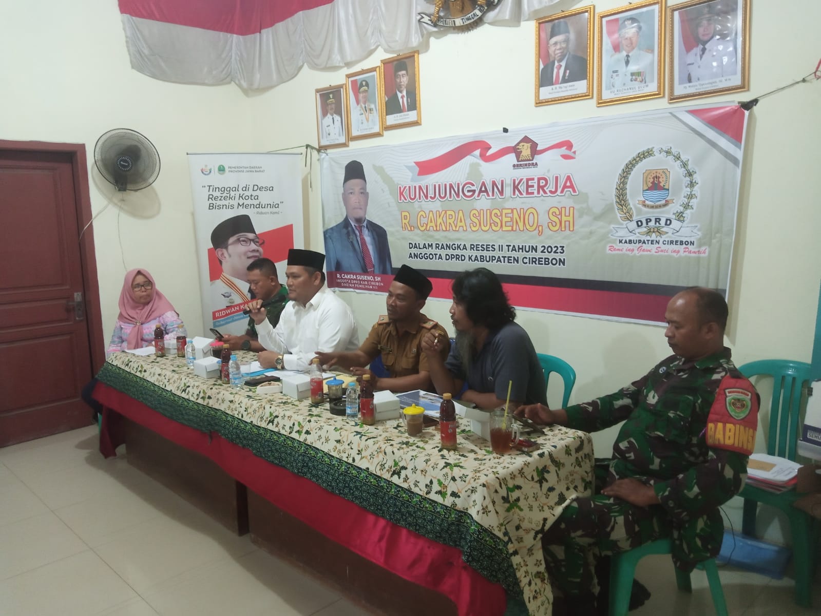 Anggota DPRD Kabupaten Cirebon Reses Tampung Keluhan Warga Soal Jalan Rusak dan Minim PJU di Mundu