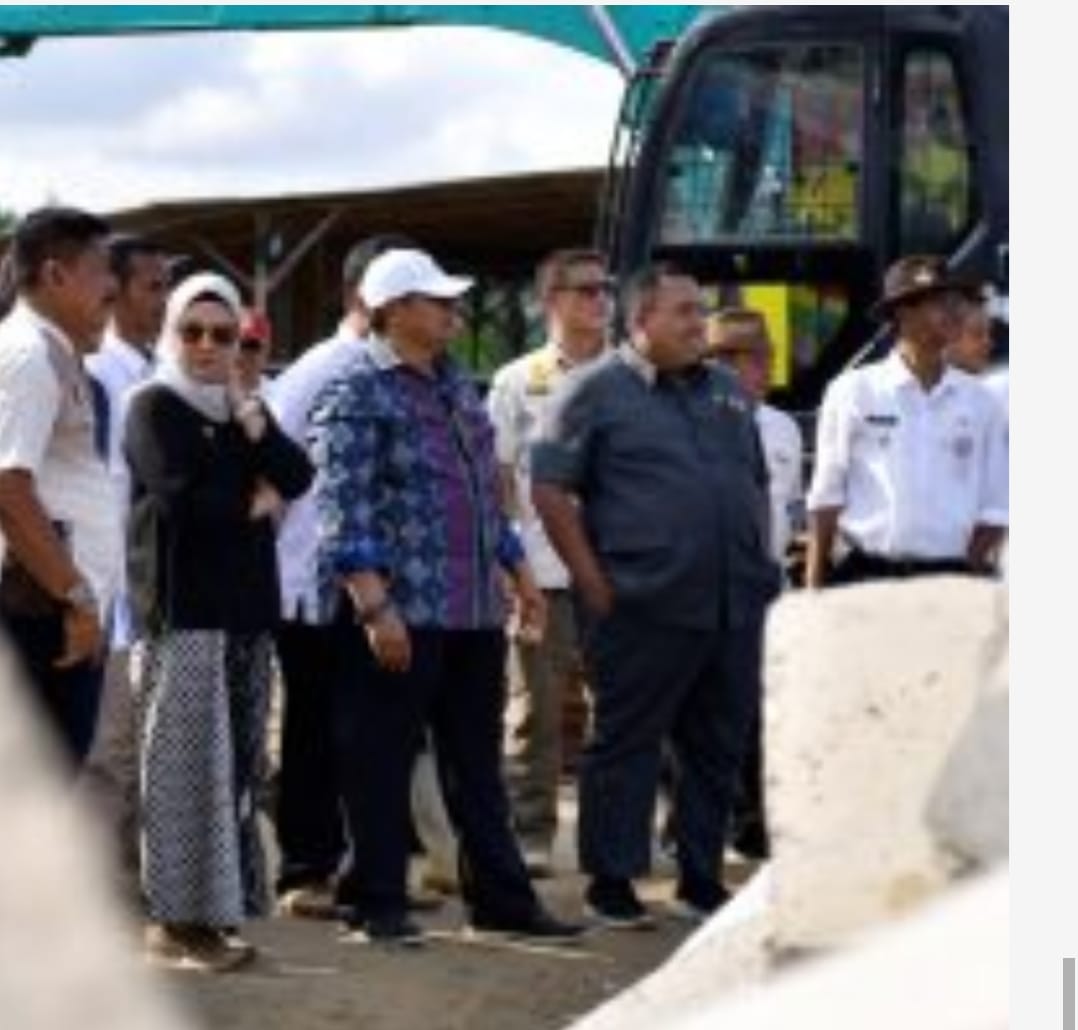 Bupati Nina dan Dewa Tinjau Pembangunan Breakwater