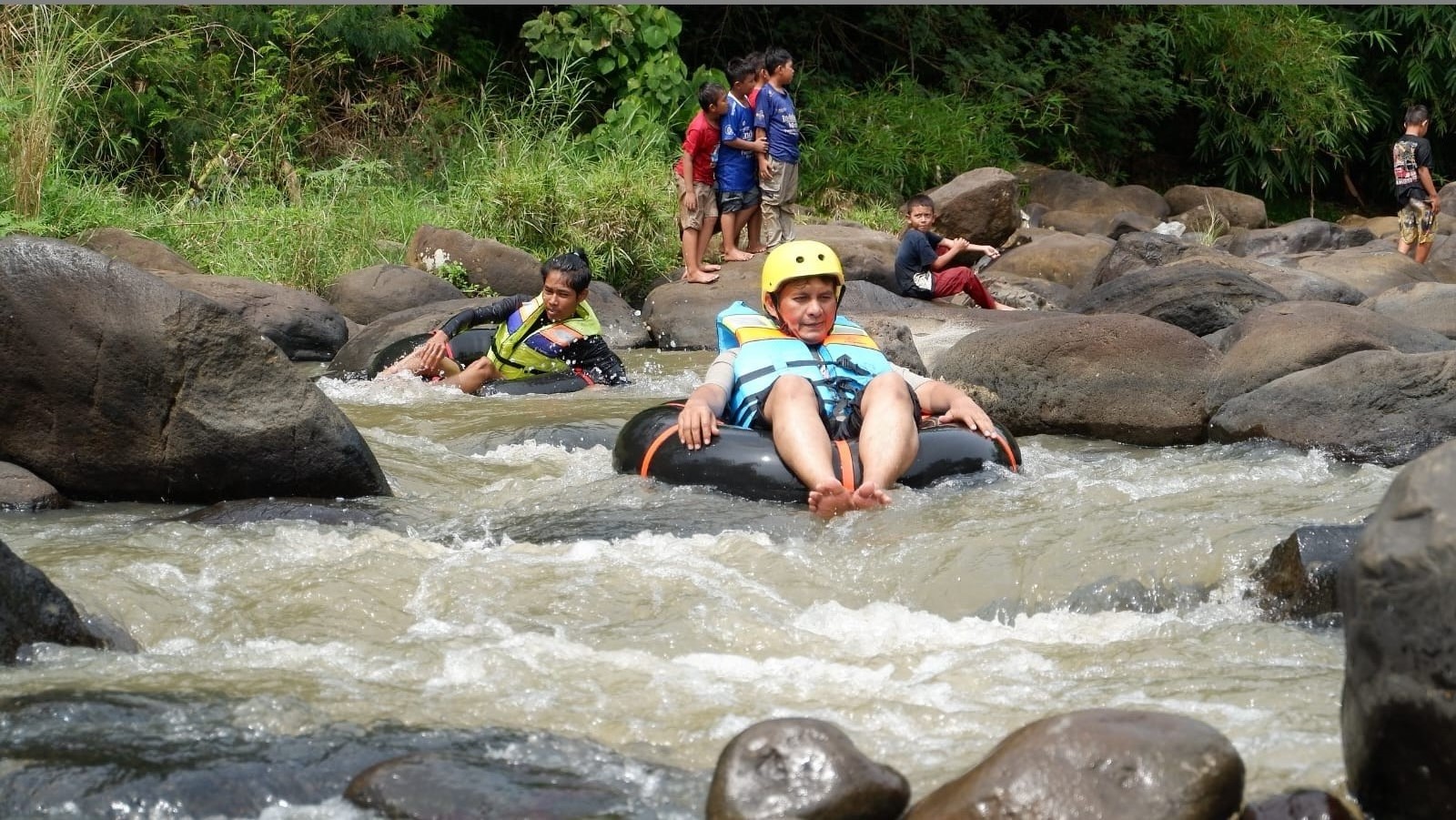 Ayoo! Nikmati Keseruan Bermain Air di Kubang River Tubing: Pertama di Cirebon