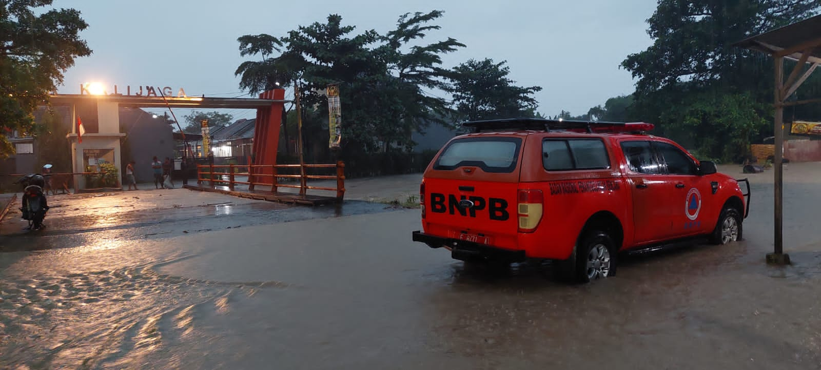 Diguyur Hujan,  Kali  Pacit Meluap Kalijaga Banjir 