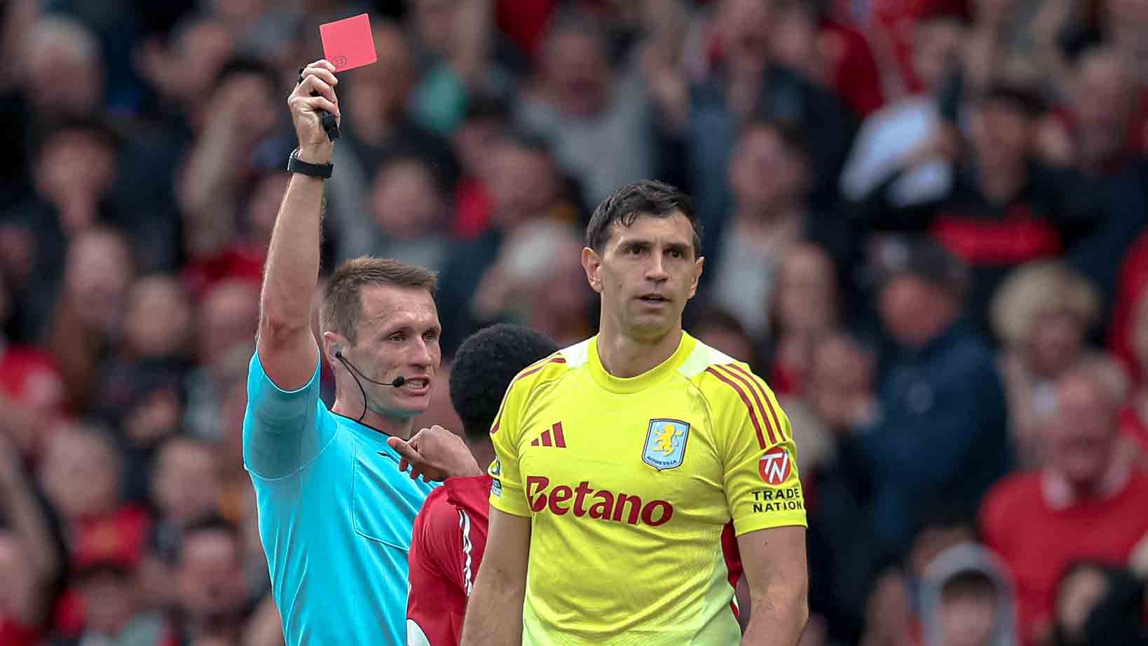 KONTROVERSI! Wasit Bantu MU Menang agar Aston Villa Gagal ke Liga Champions? Simak Penjelasannya Berikut Ini!