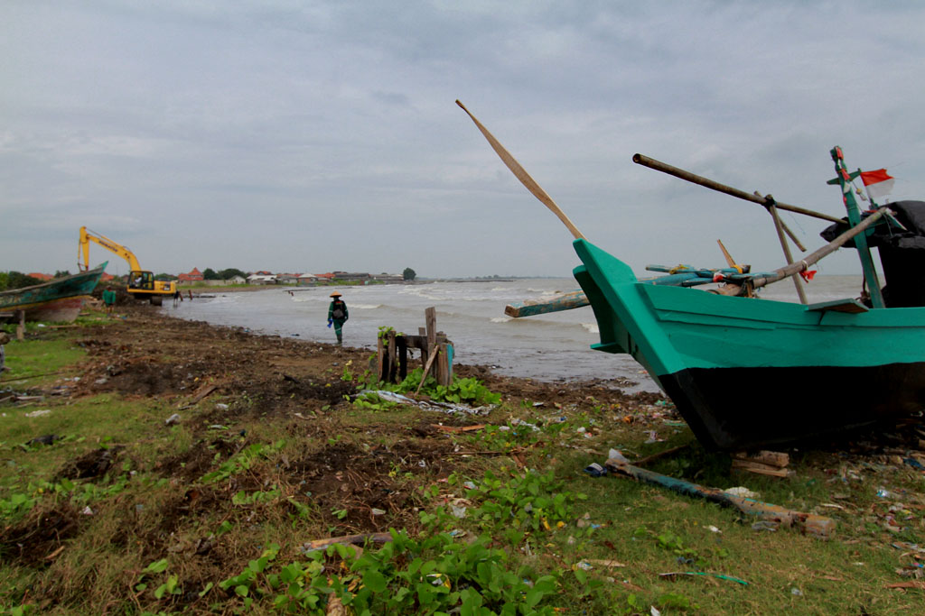 Nelayan Hilang, Perahu Ditemukan di Pantai Ketapang Juntinyuat
