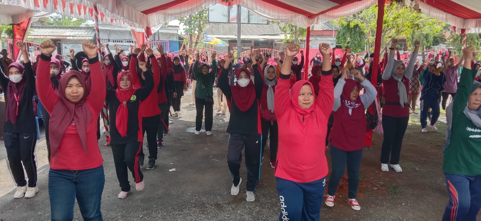 KKN Mahasiswa  STKes Indramayu Ditutup, Gelar Kesehatan di Sekolah - Sekolah hingga Pelatihan UMKM
