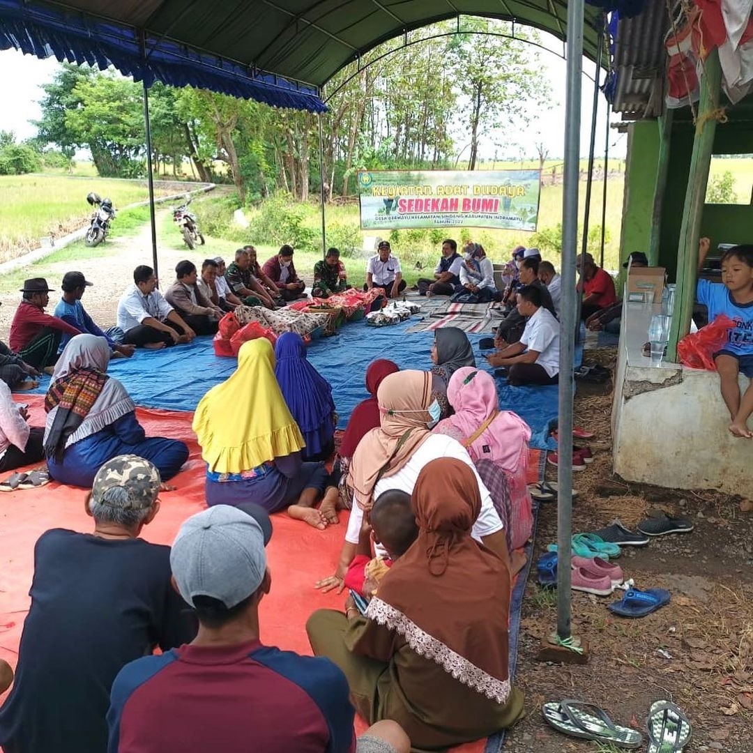 Pemdes Dermayu dan Warga Helat Sedekah Bumi