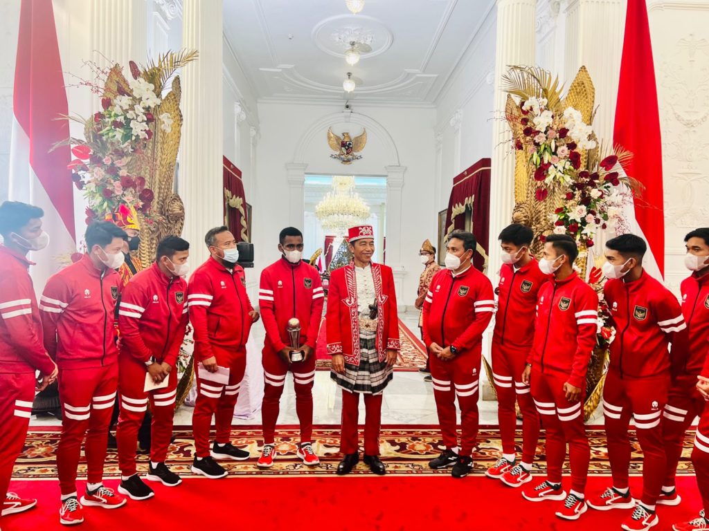 Presiden Jokowi Saat Menerima Timnas U-16 di Istana Merdeka