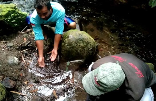  Dinkes Majalengka Uji Sumber Air Hangat  di Desa Payung , Ternyata Berbahaya 