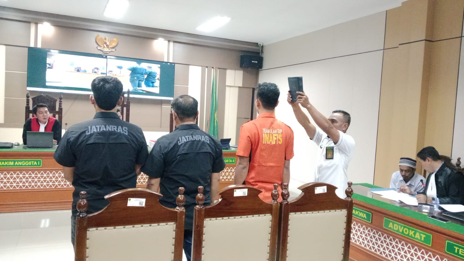 JPU Tunjukan Barang Bukti Baru, Palu Godam dan Rekaman CCTV 