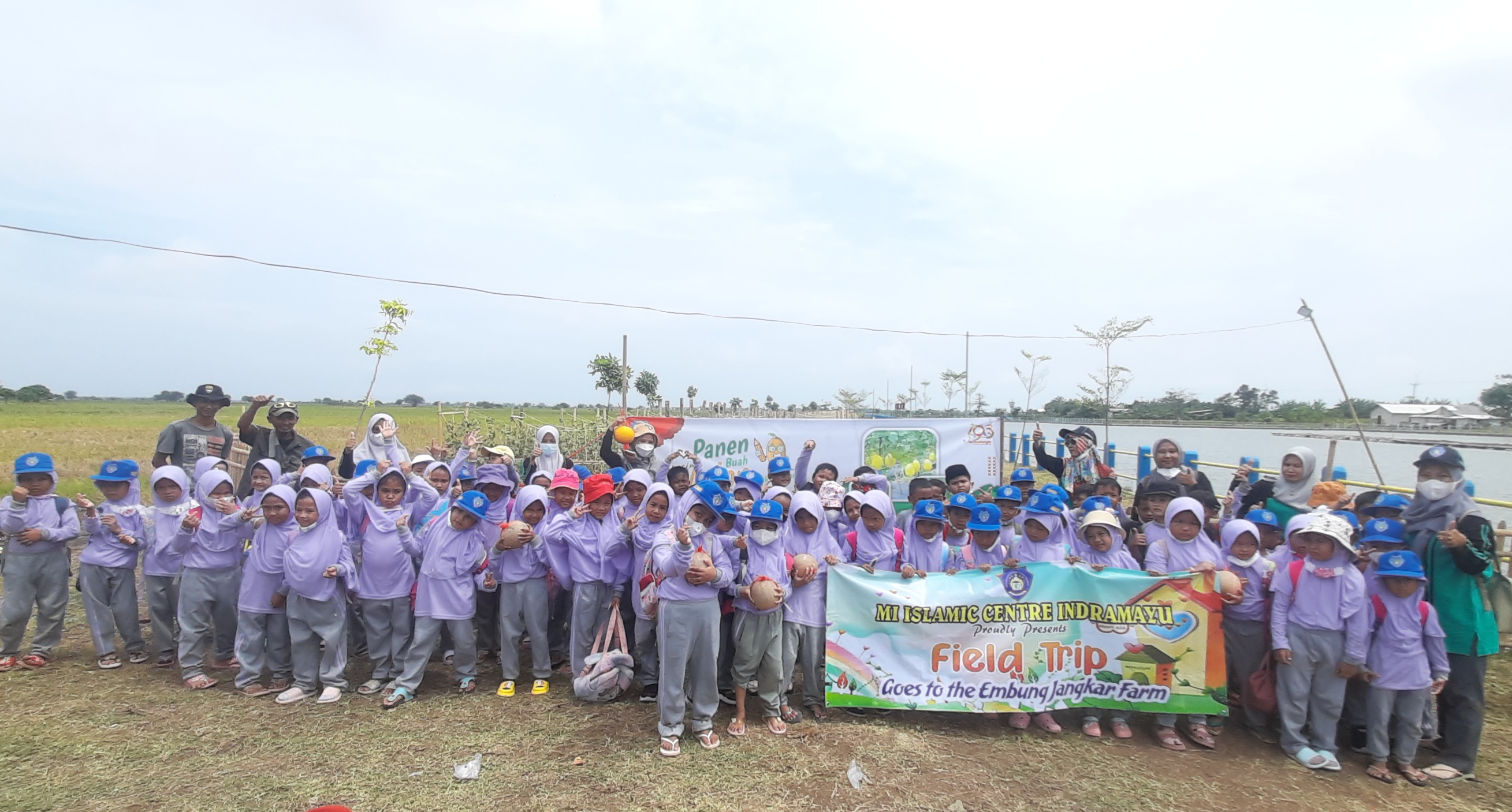 Field Trip, Siswa MI Islamic Center Petik Melon 