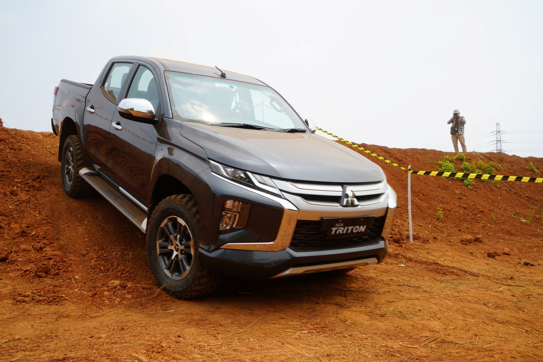 Positif, Performa Penjualan Mitsubishi Motors