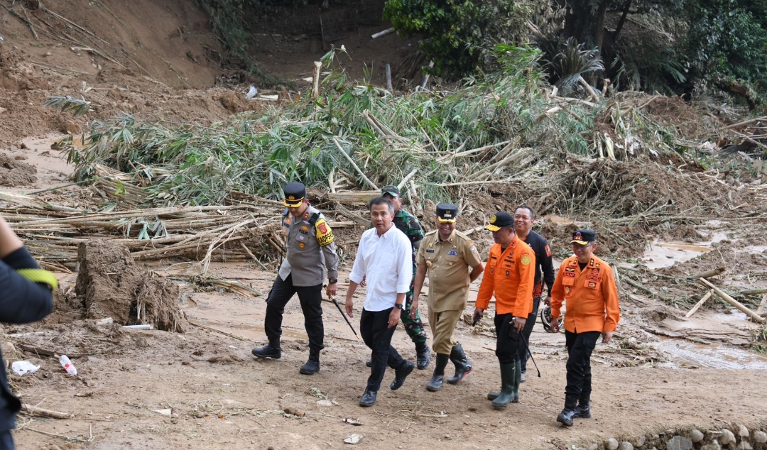 Bey Machmudin Ucapkan Duka yang Mendalam Atas Korban Meninggal Dunia Akibat Tahan Longsor di Subang