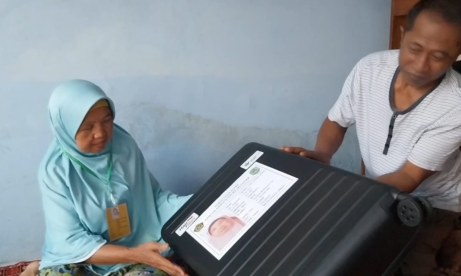 Alhamdulillah, Nenek Hermat Akhirnya Bisa Berangkat Haji Meskipun Visa Haji Sempat Tertunda