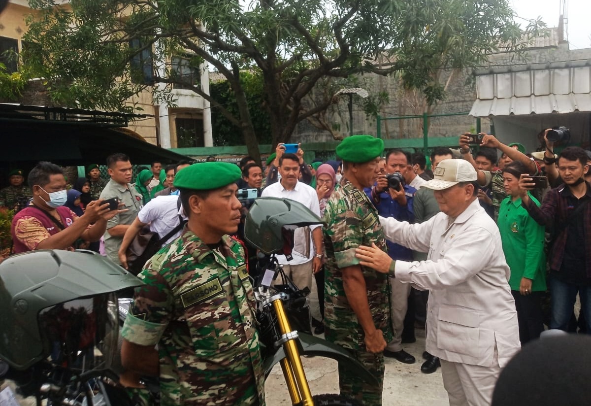 Prabowo Beri Bantuan 20 Unit Sepeda Motor Bagi Babinsa Indramayu