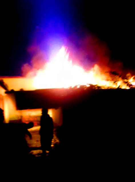 Rumah Warsono Terbakar, Dua Sepeda Motor Ikut Ambyar  