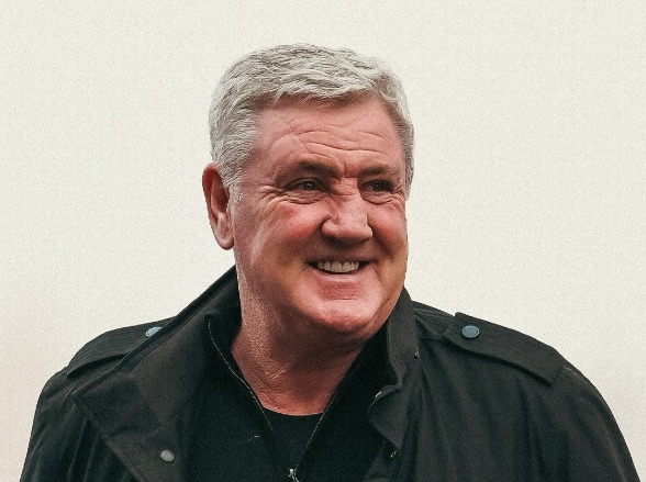 Steve Bruce Pelatih Blackpool FC Dilema Soal Elkan Baggott yang Mulai Pulih dari Cedera