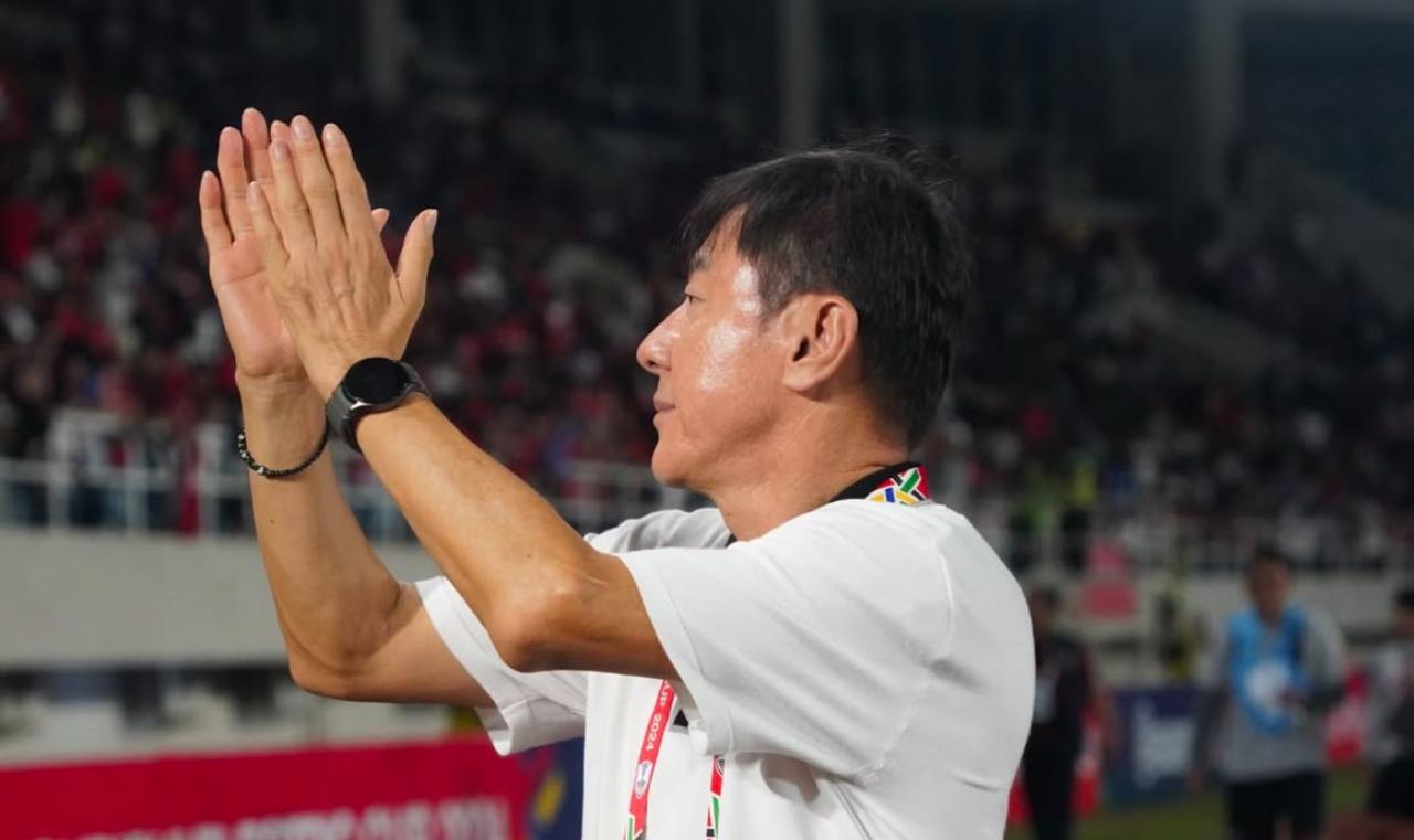 Bung Towel Sebut Ada Upaya Shin Tae-yong Tetap Bertahan di Sepakbola Indonesia: Ada yang Belum Rela Selesai