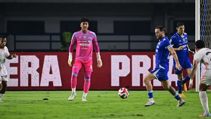 Bojan Pilih Fitra Maulana, Kiper Asing Persib Diam-diam Disingkirkan? Apa Alasannya?