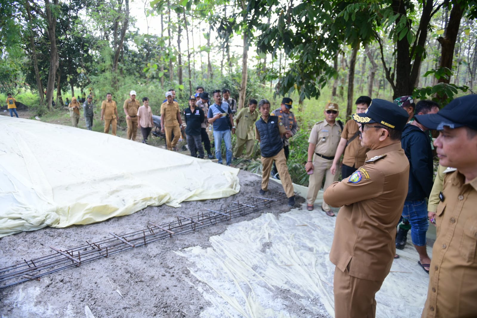 Wabup Tinjau Perbaikan Jalan Penghubung Jatimulya–Cikedung 