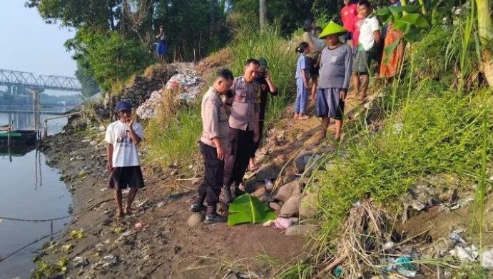 Temuan Bayi Tak Bernyawa di Tepi Sungai Cimanuk Gegerkan Warga Setempat 