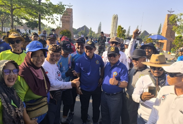 Ratusan 'Warga Senior' Antusias Ikuti Gowes Sehat Peringatan HUT ke-63 PWRI